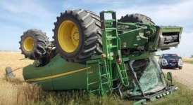 Do You Think You're A Cool Driver!? Then Watch This Video! Tractors And Combines In An Extreme Situa