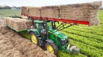 Preparing Carrots for the Cold Winter Weather | John Deere 7R 330 + Jones Engineering Straw Layer