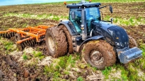 WE TESTED THE LIMITS OF VALTRA IN THE EXTREME MUD OF RICE AND SOYBEAN FARMING