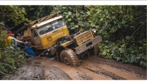 Terrifying Risks! Off-Road Trucks Have No Room for Failure,Dangerous Logging Truck Journeys