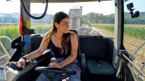 GIRL & TRACTOR | AGNESE and Massey Ferguson / CLAAS JAGUAR 960