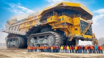 BREAKING THE RECORD!! This is the Biggest Dump Truck in the World