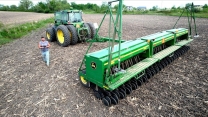 John Deere 8400 Soybean Drilling!