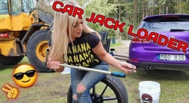 JACKING UP WITH MY LOADER - wheel cleaning Angelica Larsson