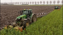 Deere Duo | 2x John Deere 6215R mowing & ploughing with 12 furrows