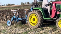 John deere 4300 plowing