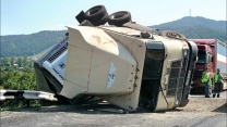 TIRE Explodes at 70 MPH !! Major OIL Leak on the W900 !!