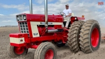 INTERNATIONAL 1468 Tractor Field Cultivating