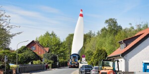 Giant Rotor Blade Transported Through Small Town | Heavy Haulage
